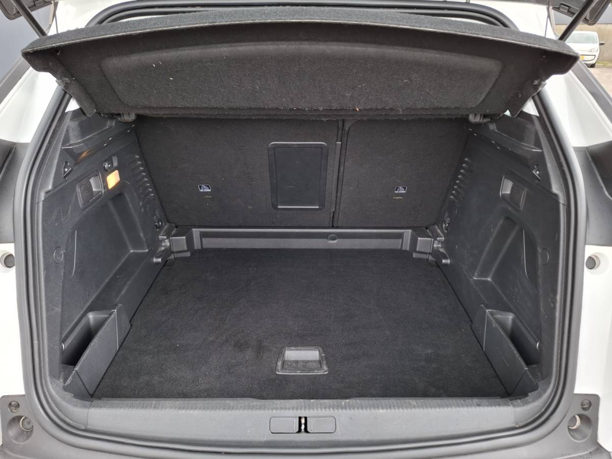 Peugeot 3008 Peugeot 3008 1.2 PureTech Access VIRTUAL COCKPIT LED CRUISE AIRCO TREKHAAK
