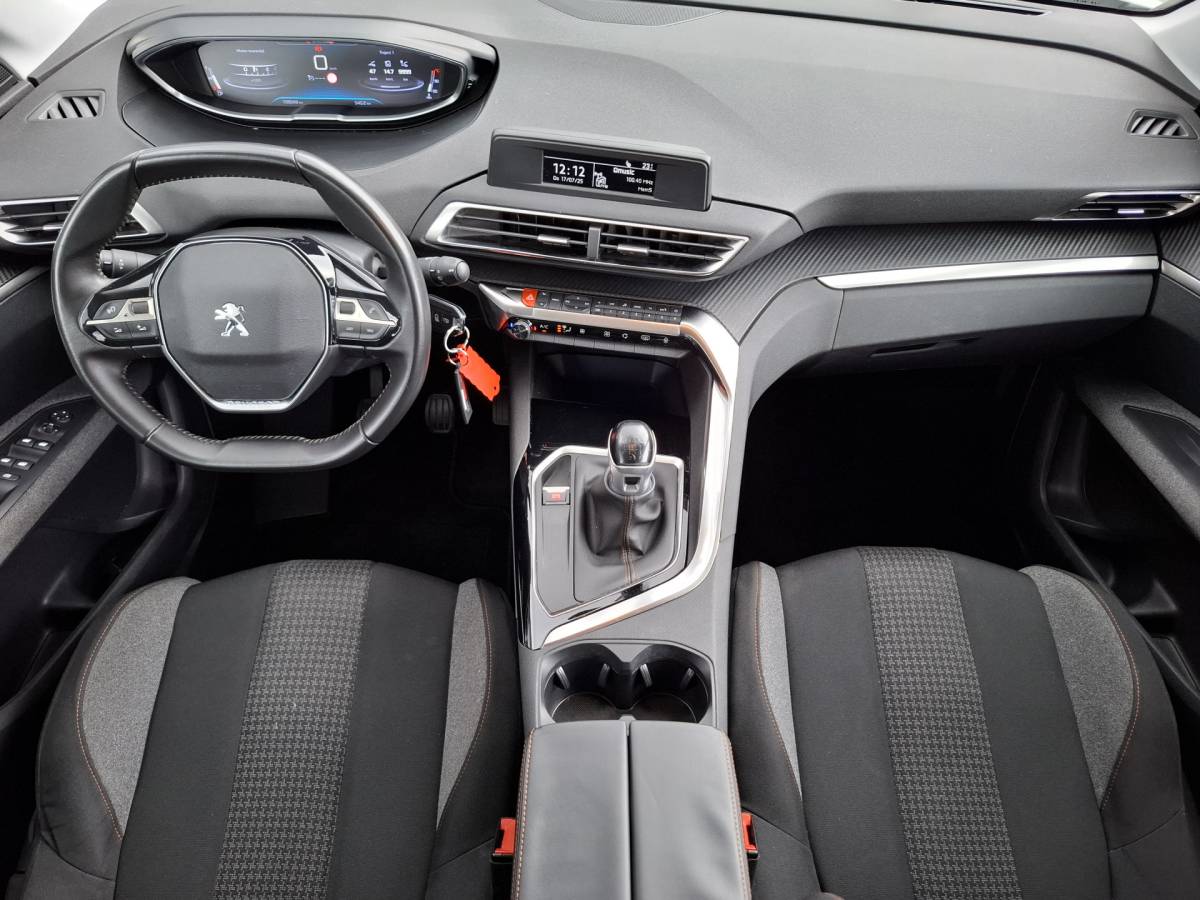 Peugeot 3008 Peugeot 3008 1.2 PureTech Access VIRTUAL COCKPIT LED CRUISE AIRCO TREKHAAK