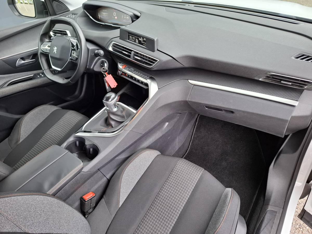 Peugeot 3008 Peugeot 3008 1.2 PureTech Access VIRTUAL COCKPIT LED CRUISE AIRCO TREKHAAK