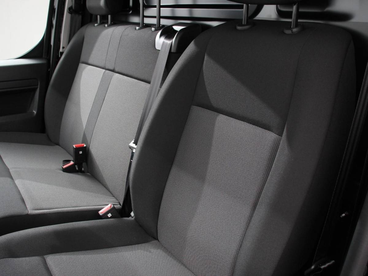 Opel Vivaro Opel Vivaro 2.0 BlueHDi 180 S&S L3 Automaat Apple Carplay /  Android Auto Parkeersensoren V+A Trekhaak Camera Navigatie Cruise Control LED koplampen houten afwerking laadruimte