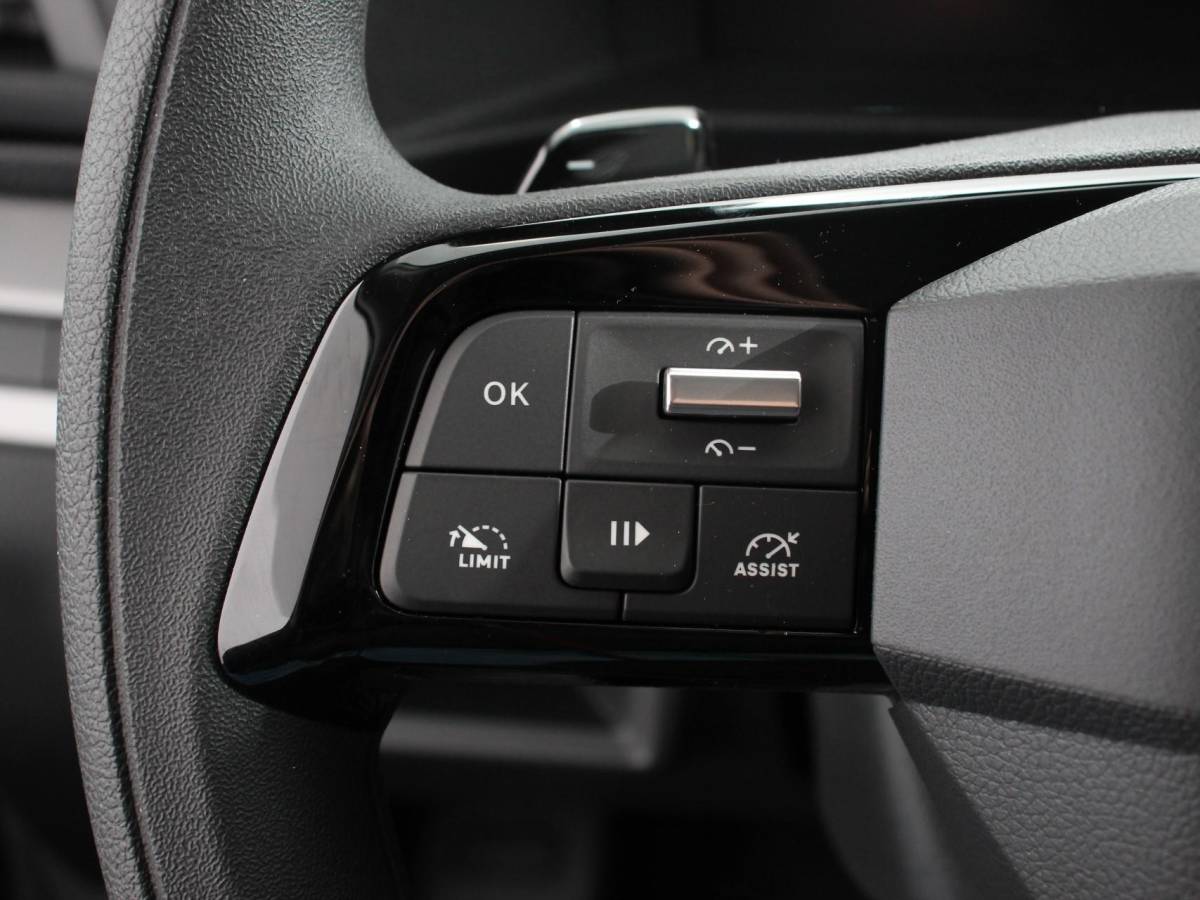 Opel Vivaro Opel Vivaro 2.0 BlueHDi 180 S&S L3 Automaat Apple Carplay /  Android Auto Parkeersensoren V+A Trekhaak Camera Navigatie Cruise Control LED koplampen houten afwerking laadruimte