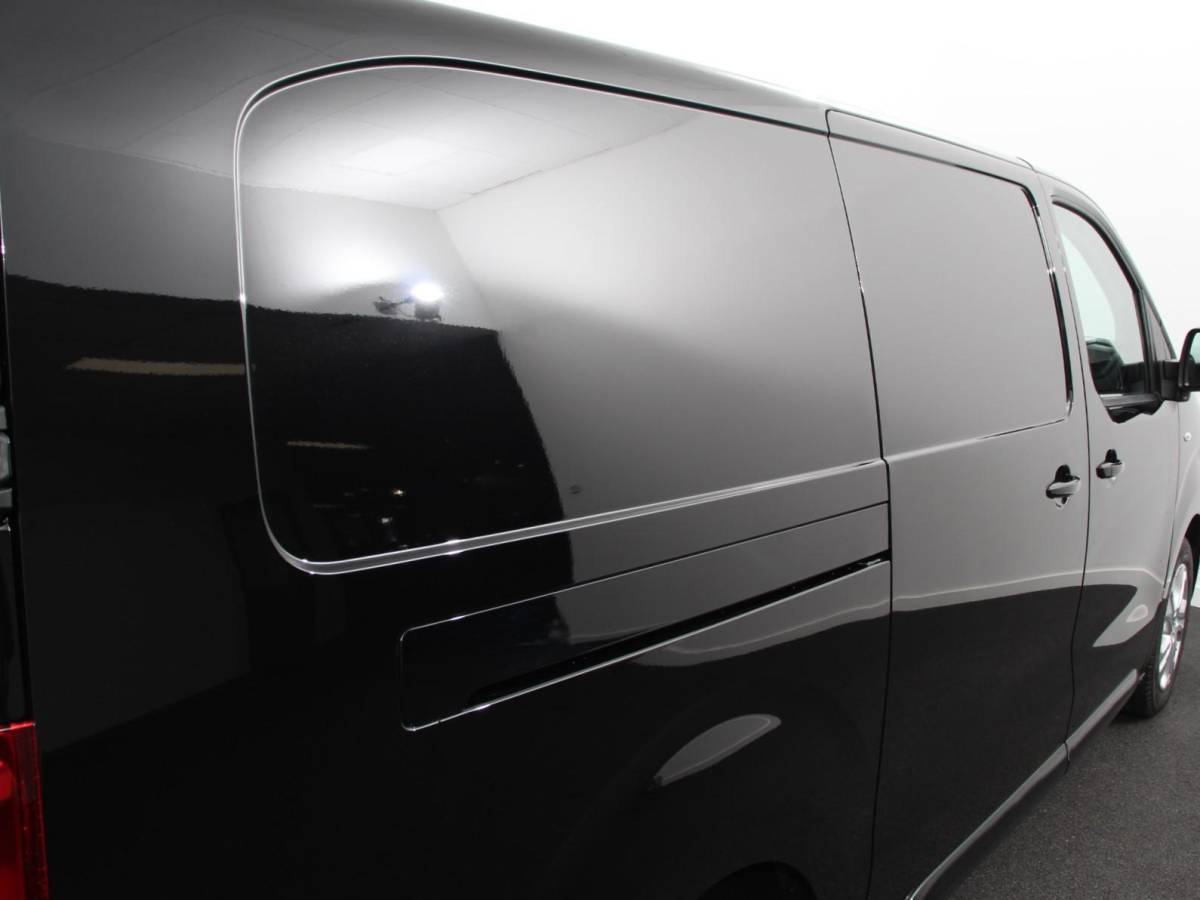 Opel Vivaro Opel Vivaro 2.0 BlueHDi 180 S&S L3 Automaat Apple Carplay /  Android Auto Parkeersensoren V+A Trekhaak Camera Navigatie Cruise Control LED koplampen houten afwerking laadruimte