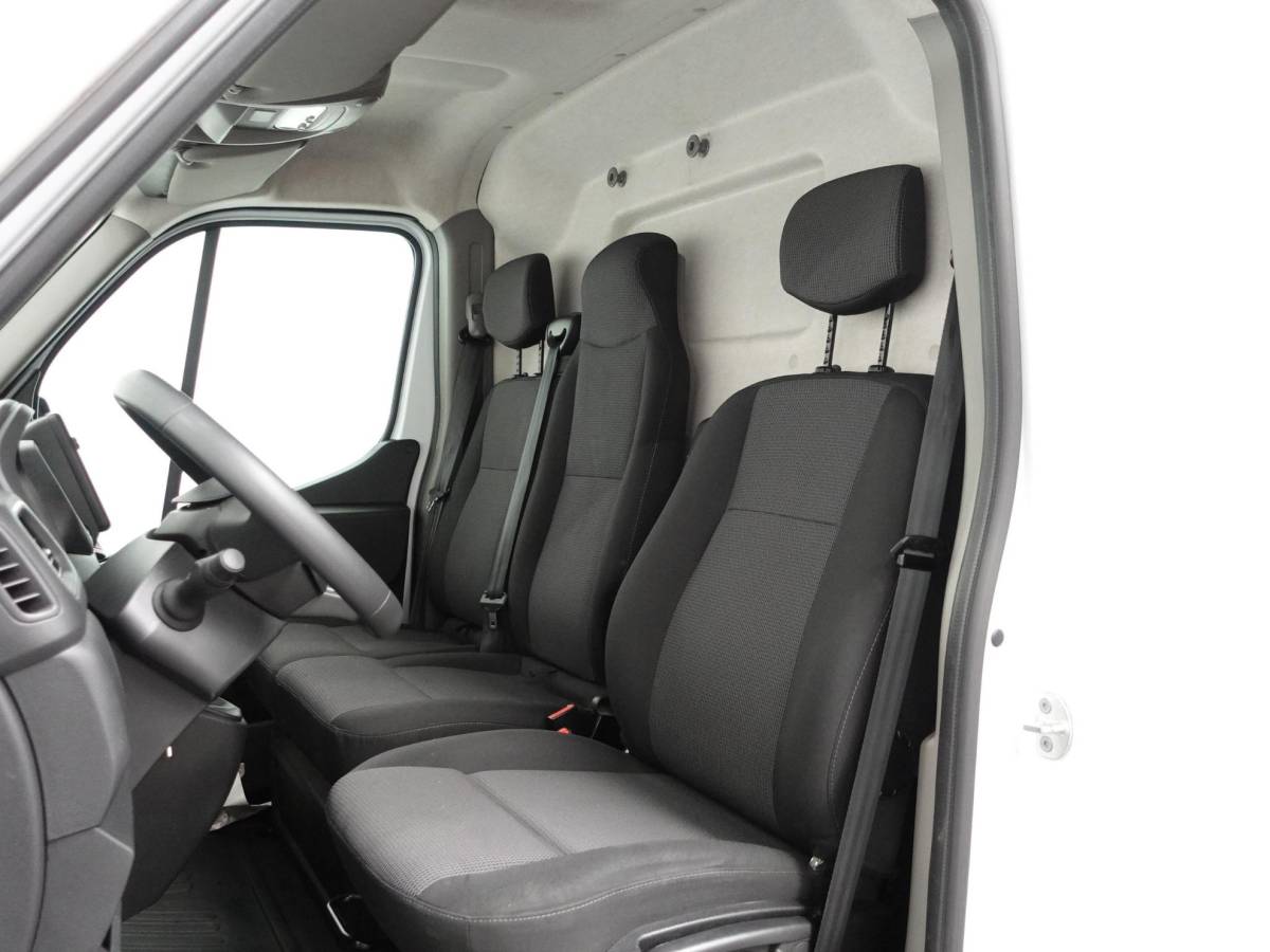 Renault Master Renault Master T35 2.3 dCi 180PK L2H2 Energy Airco Cruise Control Camera Navi PDC V+A Trekhaak 270° Deuren