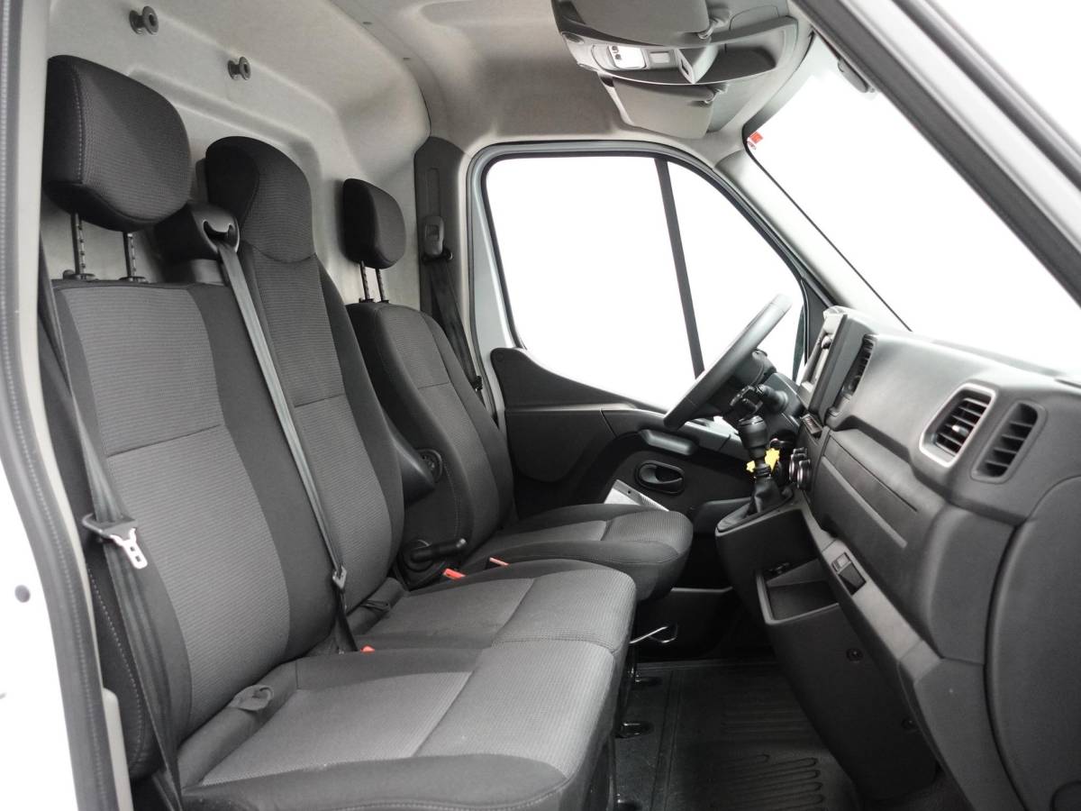 Renault Master Renault Master T35 2.3 dCi 180PK L2H2 Energy Airco Cruise Control Camera Navi PDC V+A Trekhaak 270° Deuren