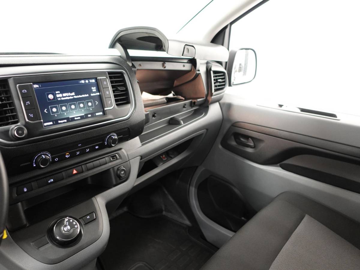 Opel Vivaro Opel Vivaro 145pk L3H1 Automaat Navigate Trekhaak Cruise control Apple Carplay Camera