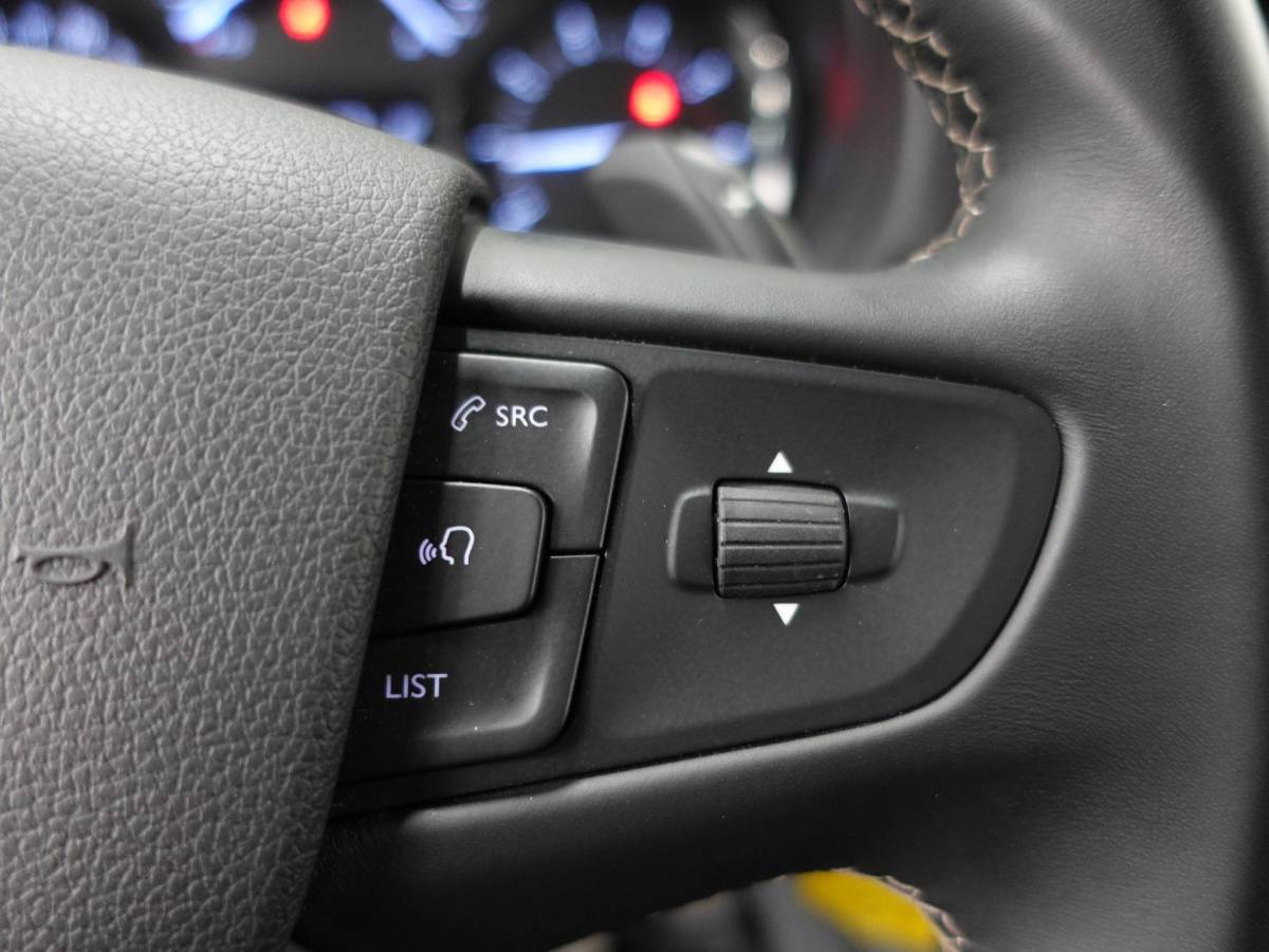 Opel Vivaro Opel Vivaro 145pk L3H1 Automaat Navigate Trekhaak Cruise control Apple Carplay Camera