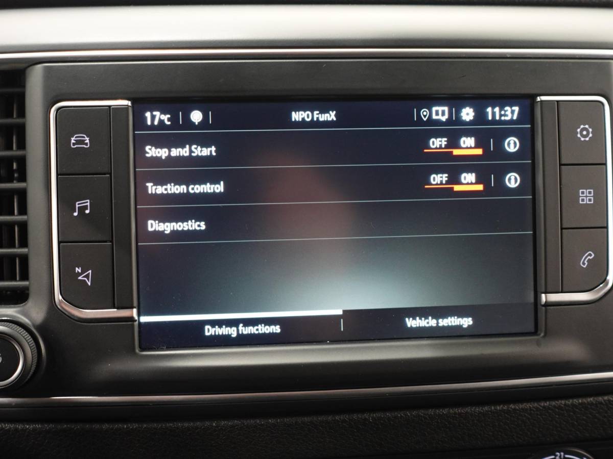 Opel Vivaro Opel Vivaro 145pk L3H1 Automaat Navigate Trekhaak Cruise control Apple Carplay Camera