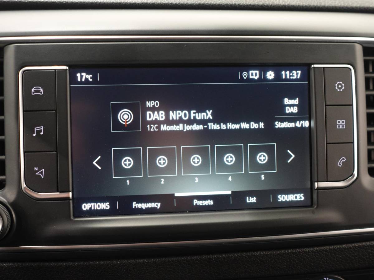 Opel Vivaro Opel Vivaro 145pk L3H1 Automaat Navigate Trekhaak Cruise control Apple Carplay Camera