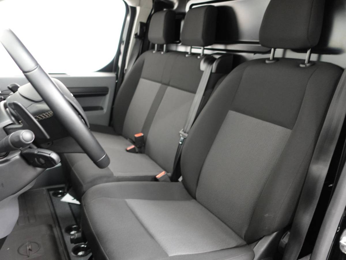 Opel Vivaro Opel Vivaro 145pk L3H1 Automaat Navigate Trekhaak Cruise control Apple Carplay Camera