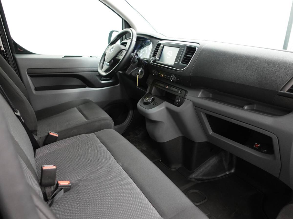 Opel Vivaro Opel Vivaro 145pk L3H1 Automaat Navigate Trekhaak Cruise control Apple Carplay Camera