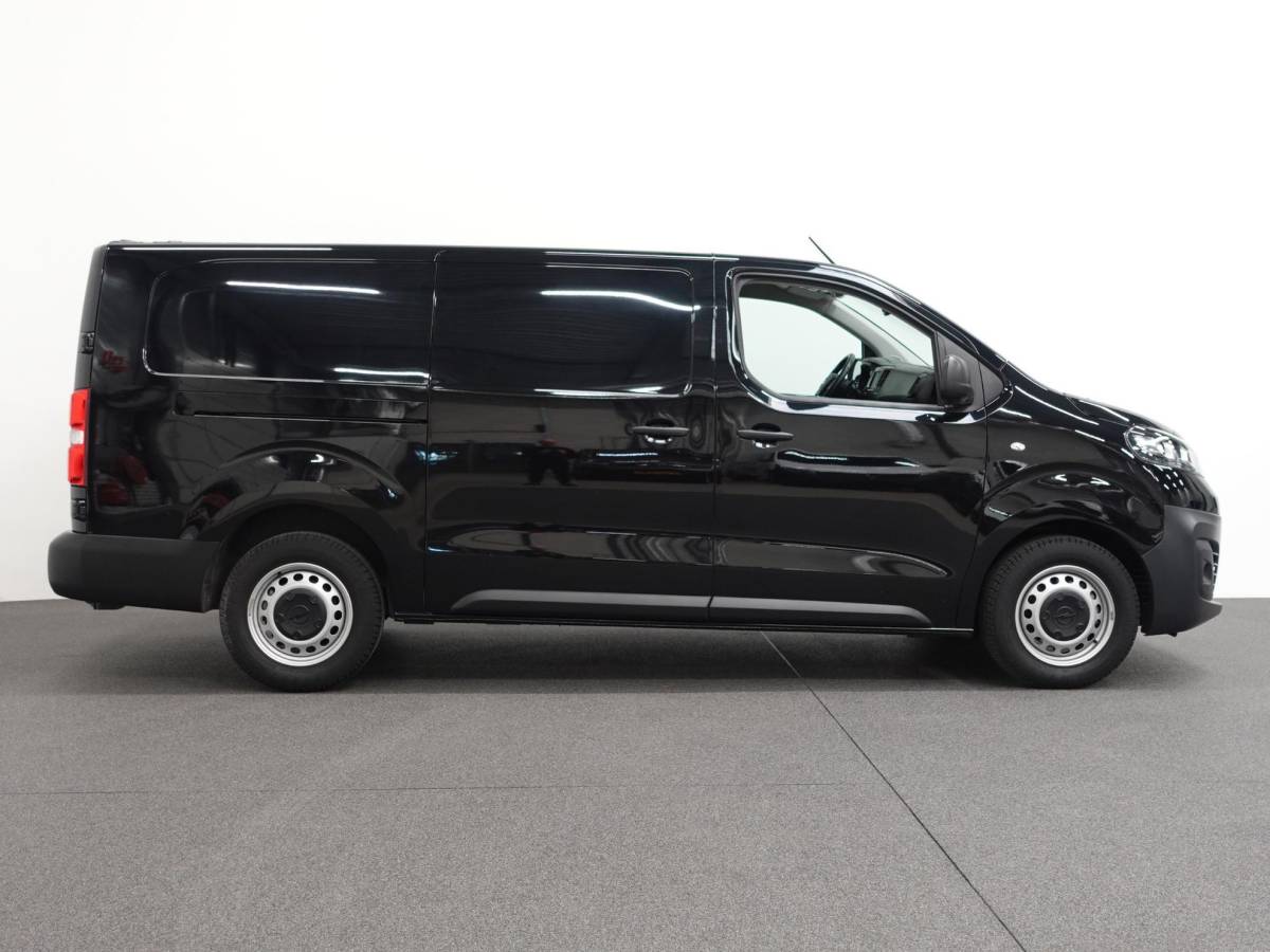 Opel Vivaro Opel Vivaro 145pk L3H1 Automaat Navigate Trekhaak Cruise control Apple Carplay Camera
