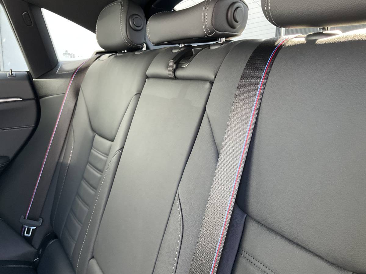 BMW i4 BMW i4 M50 M-Sport 84kWh 544PK Pano Laser HUD Harman/Kardon Elek.Trekhaak Leer BOMVOL!