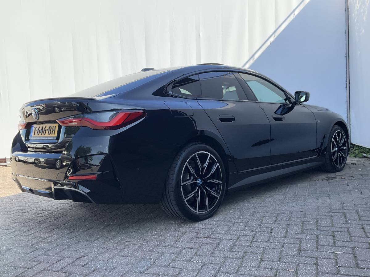 BMW i4 BMW i4 M50 M-Sport 84kWh 544PK Pano Laser HUD Harman/Kardon Elek.Trekhaak Leer BOMVOL!