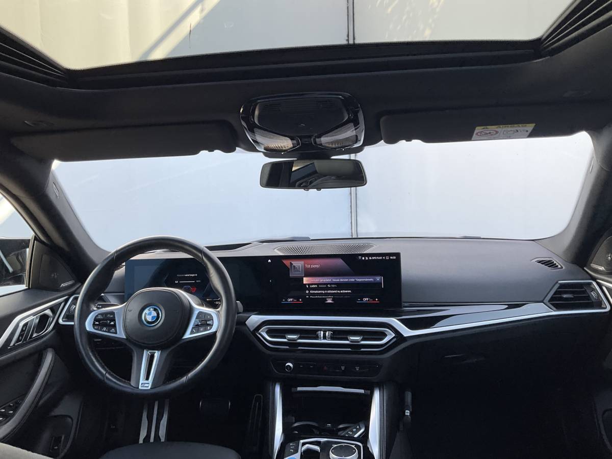 BMW i4 BMW i4 M50 M-Sport 84kWh 544PK Pano Laser HUD Harman/Kardon Elek.Trekhaak Leer BOMVOL!