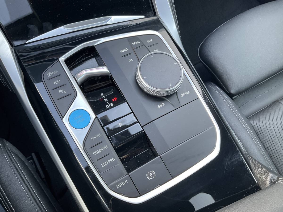 BMW i4 BMW i4 M50 M-Sport 84kWh 544PK Pano Laser HUD Harman/Kardon Elek.Trekhaak Leer BOMVOL!