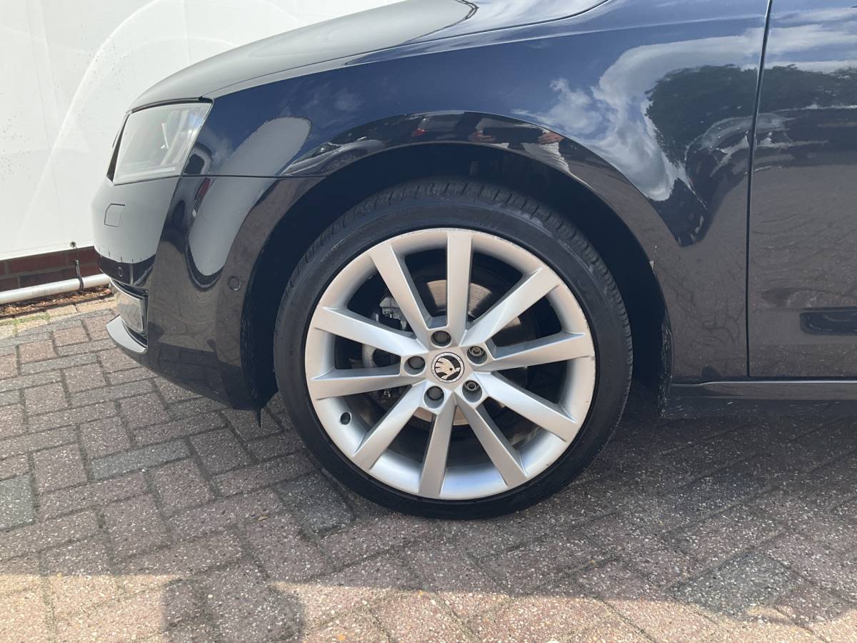 Škoda Octavia ŠKODA Octavia Combi 1.4 TSI Style Xenon Aut Trekhaak Canton Stoelverw Carplay Voll.Onderhouden!