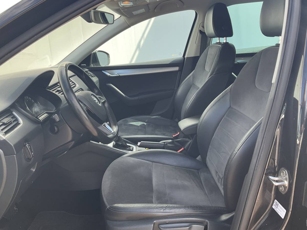 Škoda Octavia ŠKODA Octavia Combi 1.4 TSI Style Xenon Aut Trekhaak Canton Stoelverw Carplay Voll.Onderhouden!