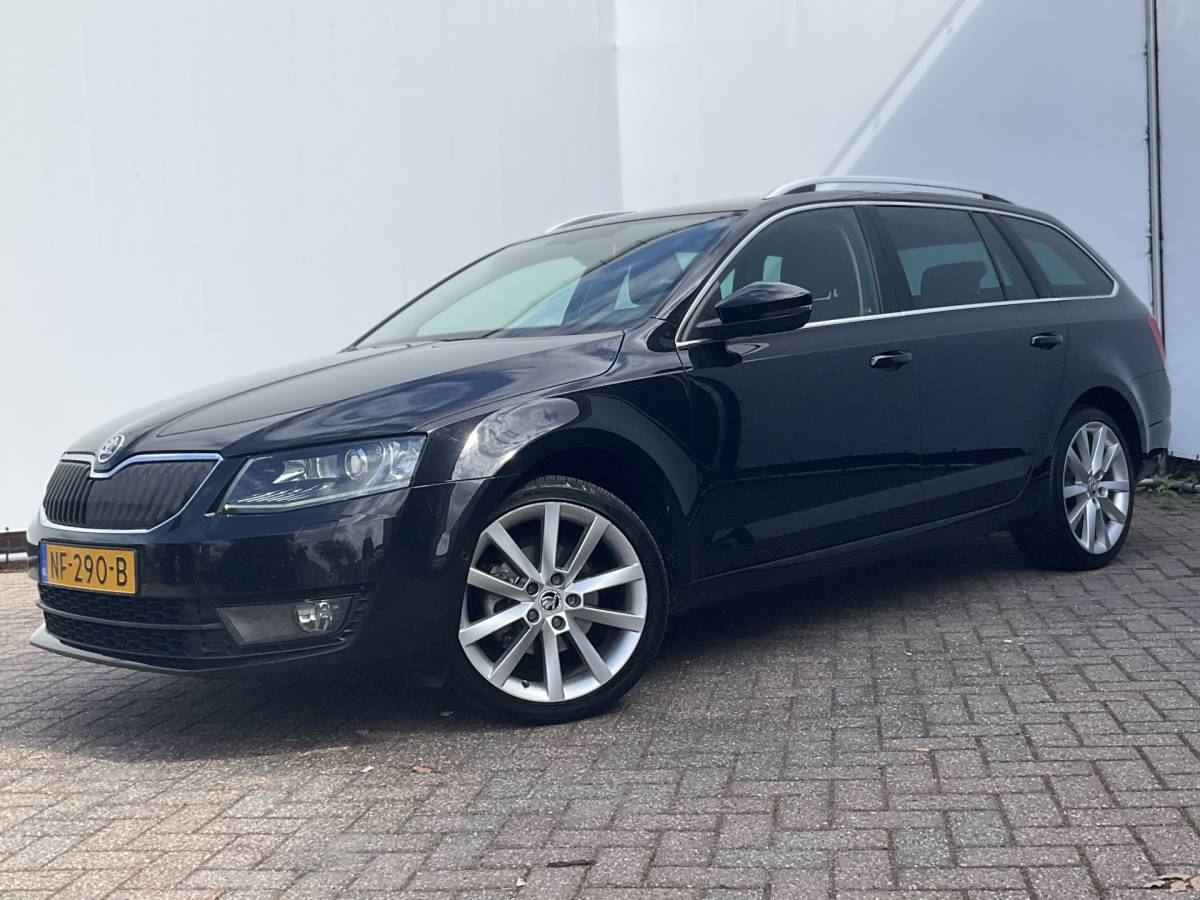 Škoda Octavia ŠKODA Octavia Combi 1.4 TSI Style Xenon Aut Trekhaak Canton Stoelverw Carplay Voll.Onderhouden!