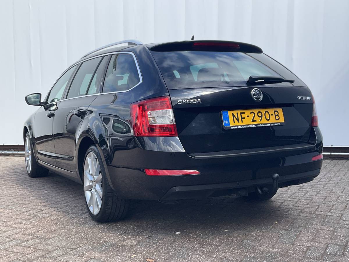 Škoda Octavia ŠKODA Octavia Combi 1.4 TSI Style Xenon Aut Trekhaak Canton Stoelverw Carplay Voll.Onderhouden!