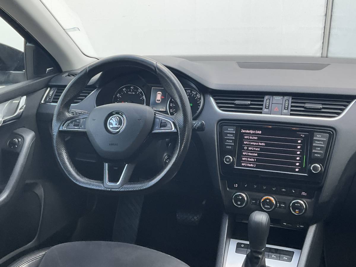 Škoda Octavia ŠKODA Octavia Combi 1.4 TSI Style Xenon Aut Trekhaak Canton Stoelverw Carplay Voll.Onderhouden!