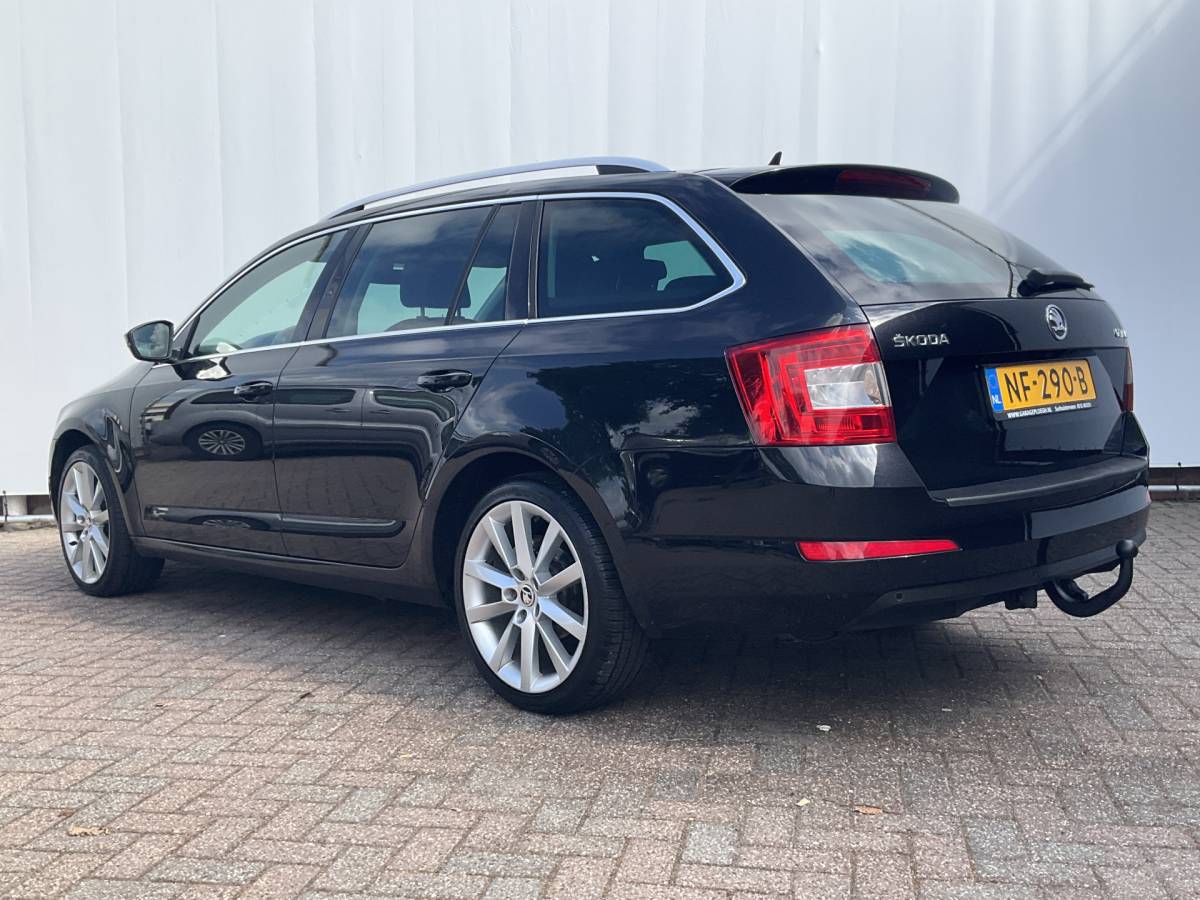 Škoda Octavia ŠKODA Octavia Combi 1.4 TSI Style Xenon Aut Trekhaak Canton Stoelverw Carplay Voll.Onderhouden!