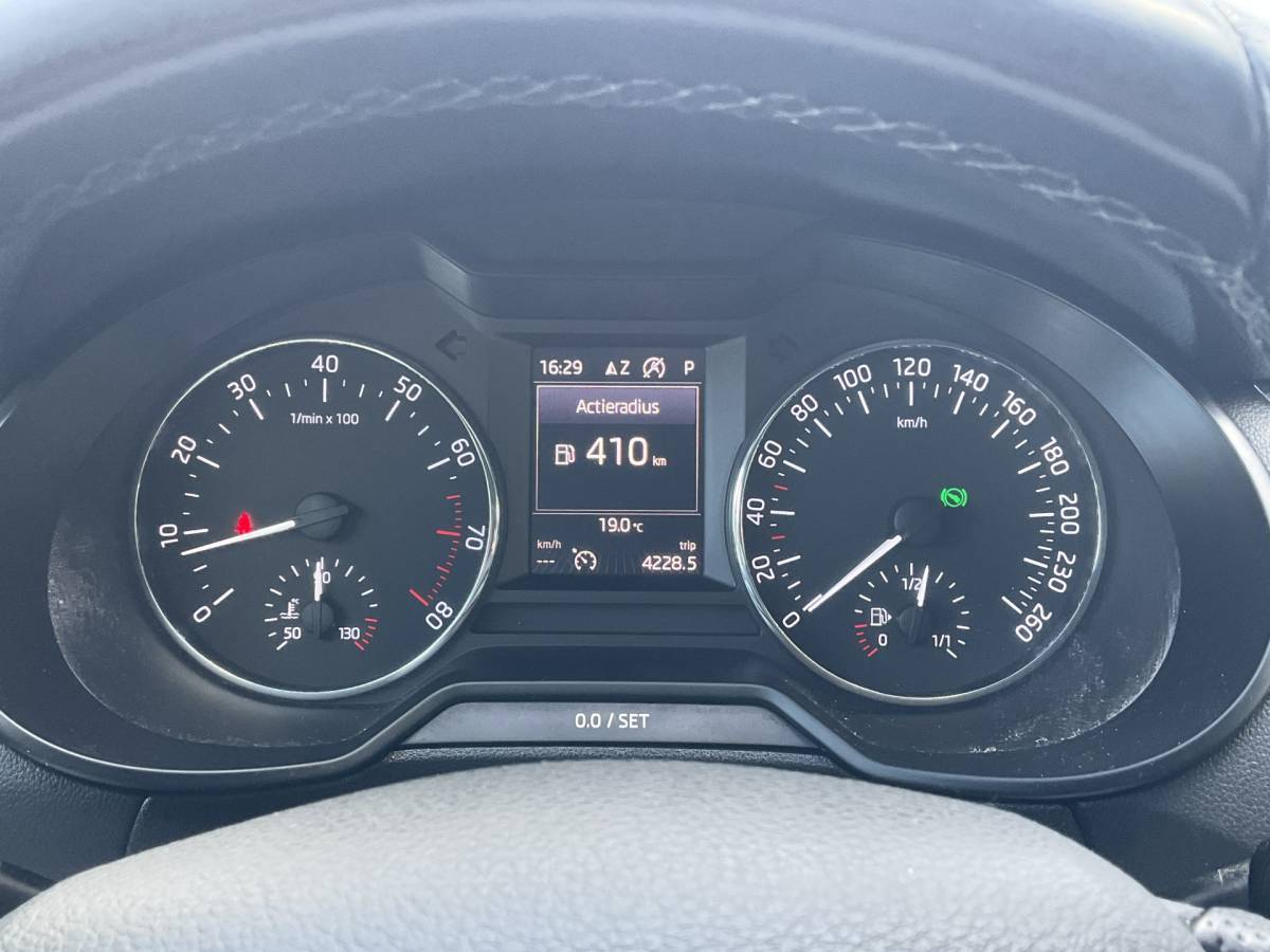 Škoda Octavia ŠKODA Octavia Combi 1.4 TSI Style Xenon Aut Trekhaak Canton Stoelverw Carplay Voll.Onderhouden!