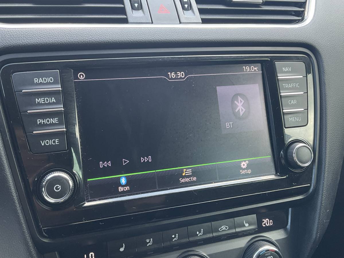 Škoda Octavia ŠKODA Octavia Combi 1.4 TSI Style Xenon Aut Trekhaak Canton Stoelverw Carplay Voll.Onderhouden!