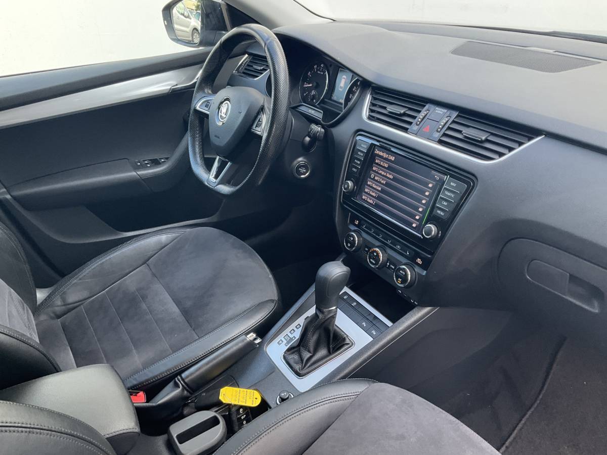 Škoda Octavia ŠKODA Octavia Combi 1.4 TSI Style Xenon Aut Trekhaak Canton Stoelverw Carplay Voll.Onderhouden!
