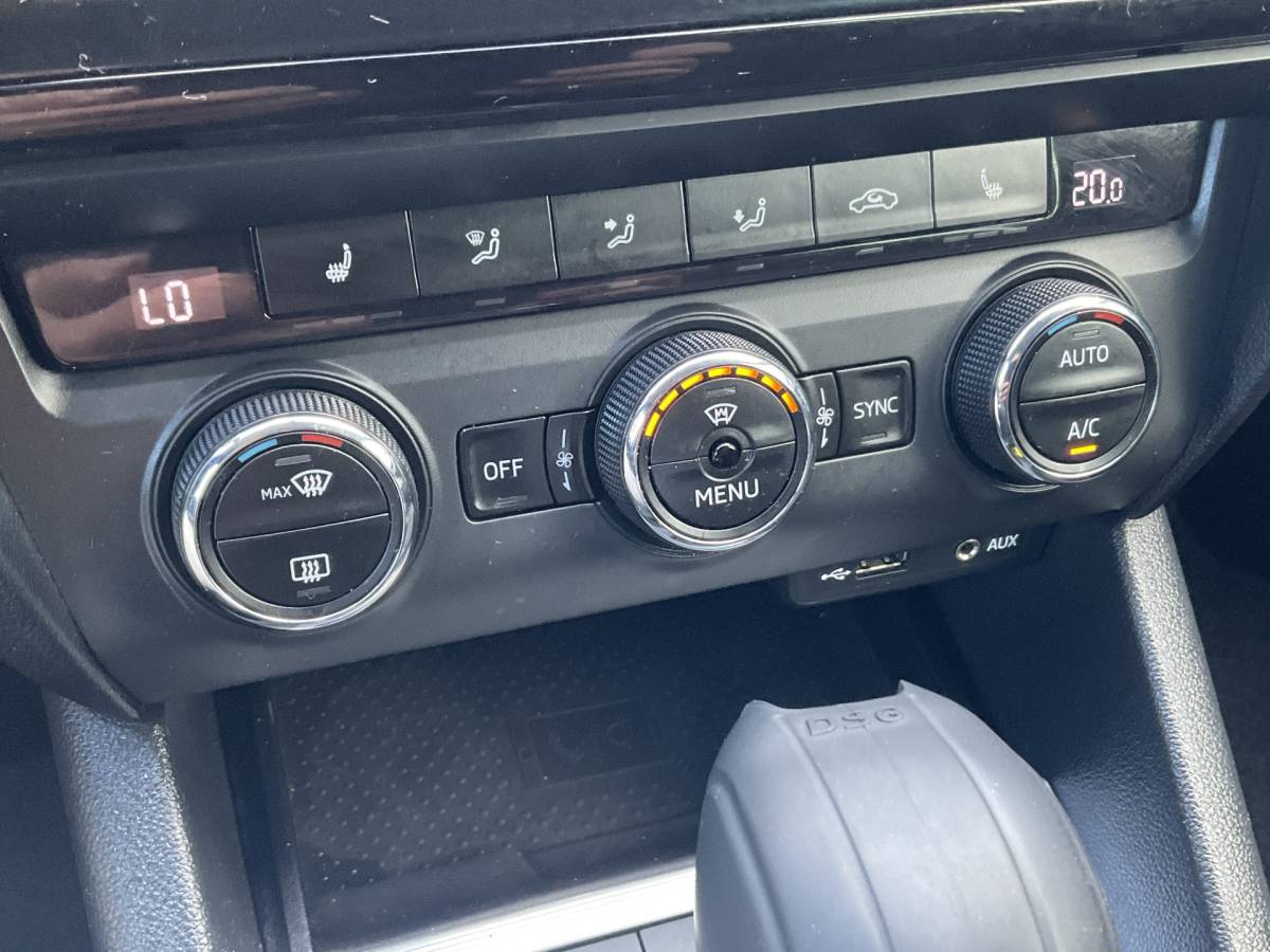 Škoda Octavia ŠKODA Octavia Combi 1.4 TSI Style Xenon Aut Trekhaak Canton Stoelverw Carplay Voll.Onderhouden!