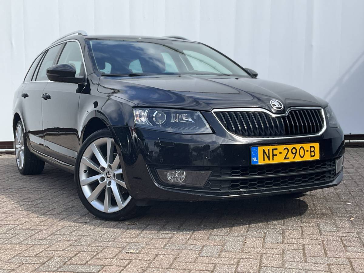 Škoda Octavia ŠKODA Octavia Combi 1.4 TSI Style Xenon Aut Trekhaak Canton Stoelverw Carplay Voll.Onderhouden!