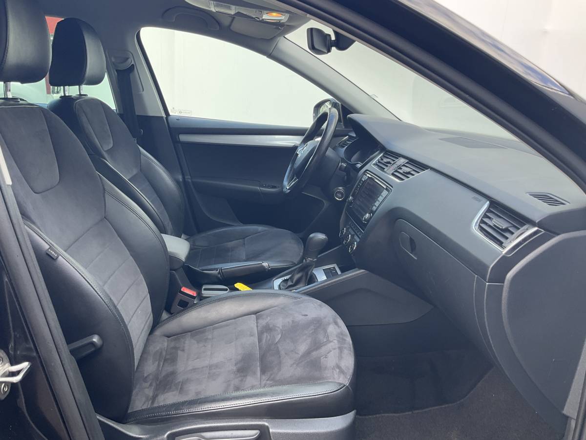 Škoda Octavia ŠKODA Octavia Combi 1.4 TSI Style Xenon Aut Trekhaak Canton Stoelverw Carplay Voll.Onderhouden!