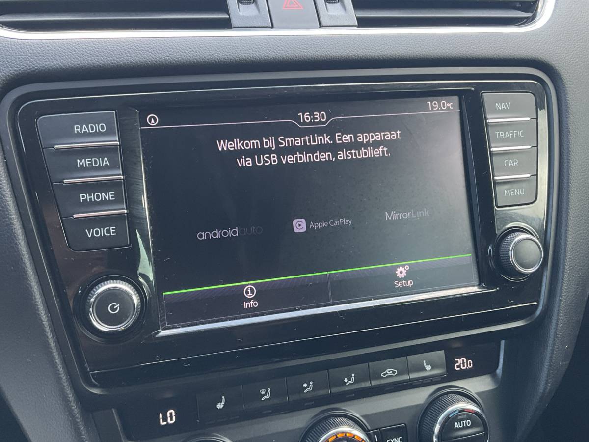 Škoda Octavia ŠKODA Octavia Combi 1.4 TSI Style Xenon Aut Trekhaak Canton Stoelverw Carplay Voll.Onderhouden!