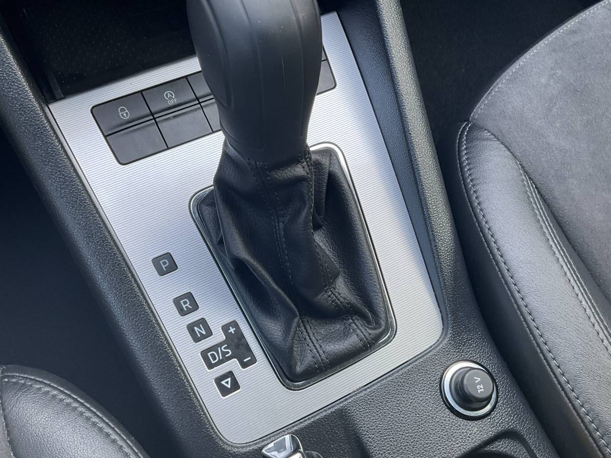Škoda Octavia ŠKODA Octavia Combi 1.4 TSI Style Xenon Aut Trekhaak Canton Stoelverw Carplay Voll.Onderhouden!