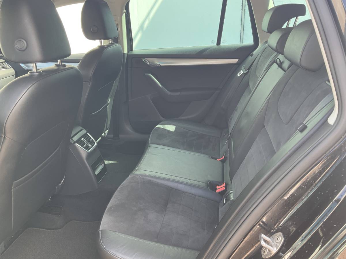 Škoda Octavia ŠKODA Octavia Combi 1.4 TSI Style Xenon Aut Trekhaak Canton Stoelverw Carplay Voll.Onderhouden!