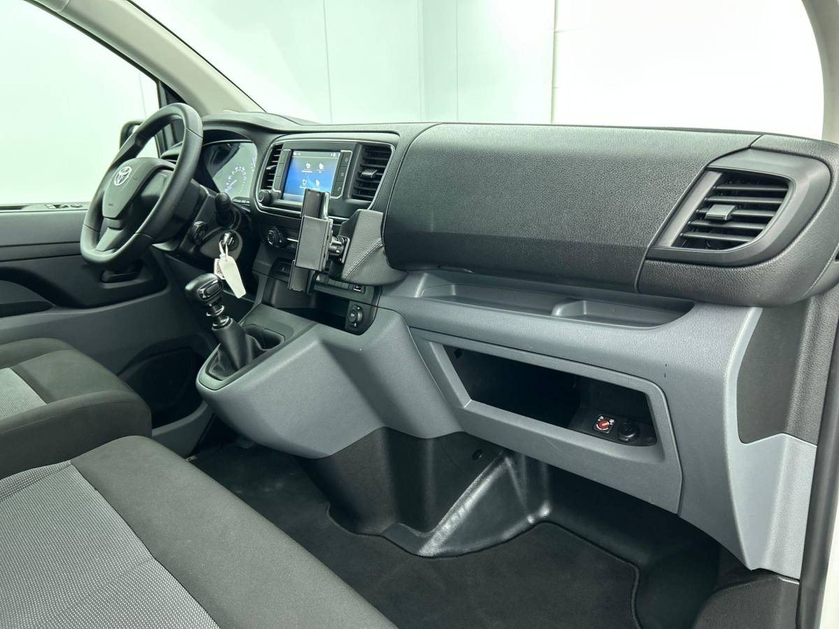 Toyota ProAce Toyota PROACE Worker 2.0 D-4D Live 2.0D 145 pk Airco Carplay Cruise Control 3-Zits 39000 km