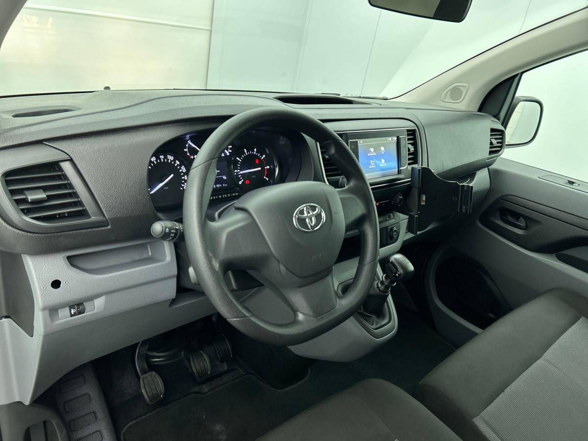 Toyota ProAce Toyota PROACE Worker 2.0 D-4D Live 2.0D 145 pk Airco Carplay Cruise Control 3-Zits 39000 km