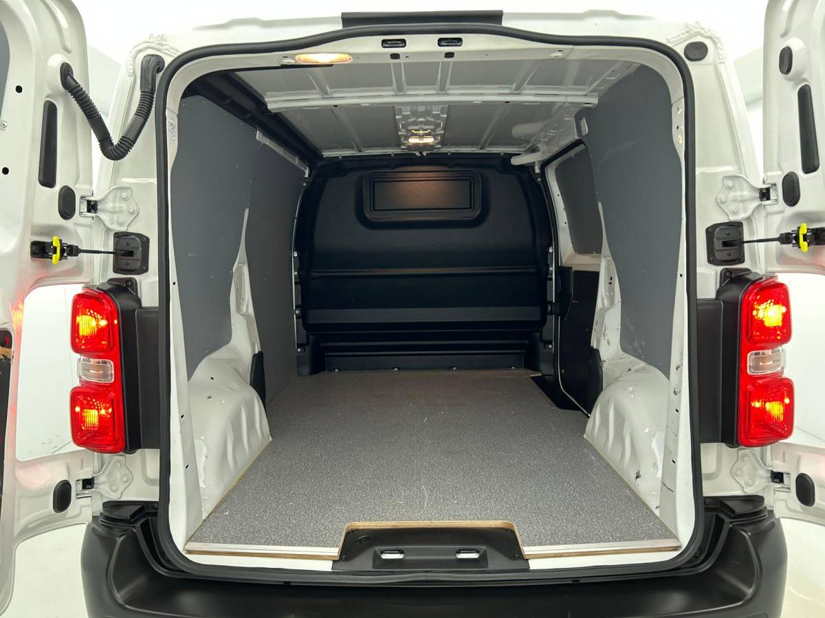 Toyota ProAce Toyota PROACE Worker 2.0 D-4D Live 2.0D 145 pk Airco Carplay Cruise Control 3-Zits 39000 km