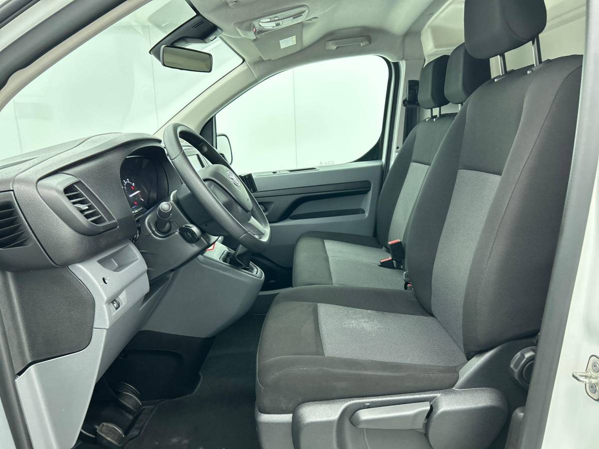 Toyota ProAce Toyota PROACE Worker 2.0 D-4D Live 2.0D 145 pk Airco Carplay Cruise Control 3-Zits 39000 km