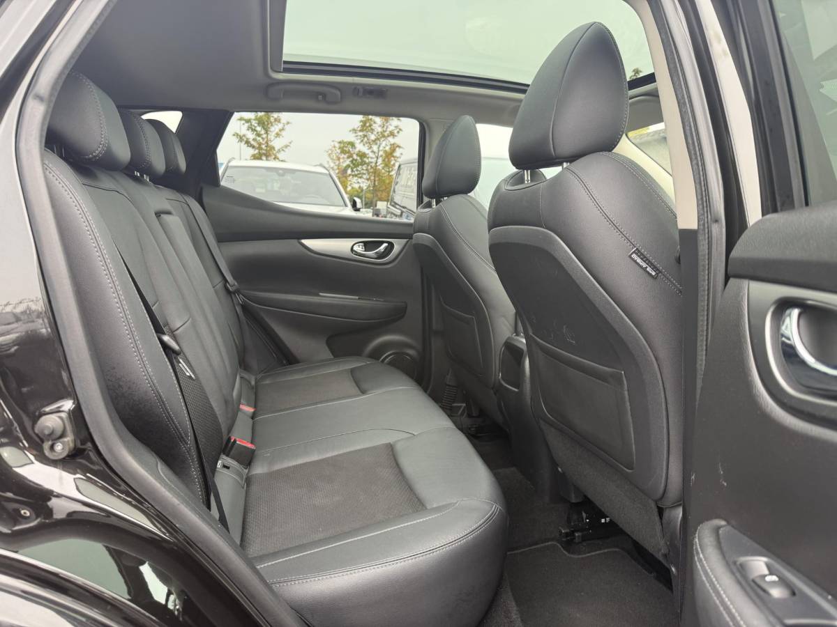 Nissan QASHQAI Nissan Qashqai 1.3 DIG-T Tekna + 2e Eigenaar,Pano,Navi,Camera,Trekhaak,Stoelverwarming,Clima,Cruise,Pdc V+A,Keyless,Halfleder,Dealer Onderhouden,Apk tot 03-2028