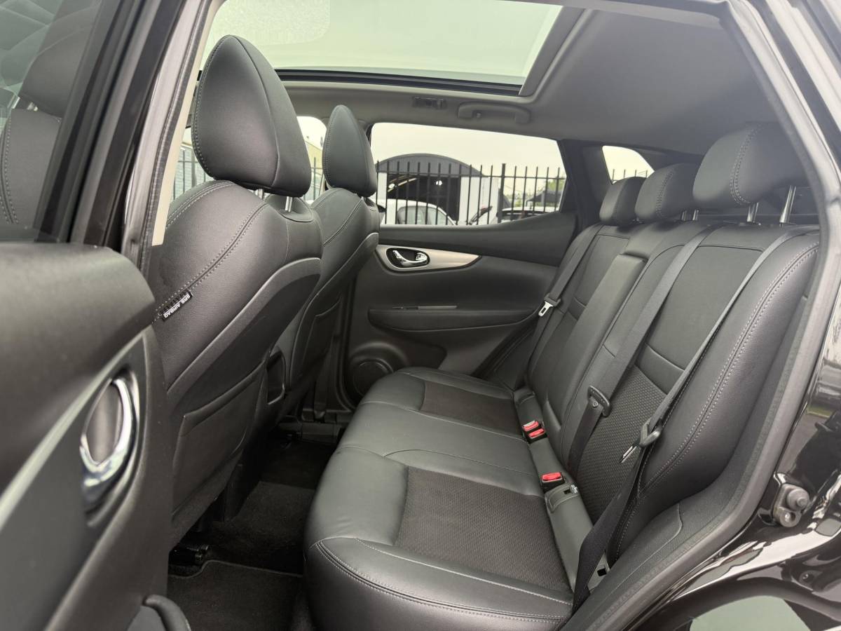 Nissan QASHQAI Nissan Qashqai 1.3 DIG-T Tekna + 2e Eigenaar,Pano,Navi,Camera,Trekhaak,Stoelverwarming,Clima,Cruise,Pdc V+A,Keyless,Halfleder,Dealer Onderhouden,Apk tot 03-2028