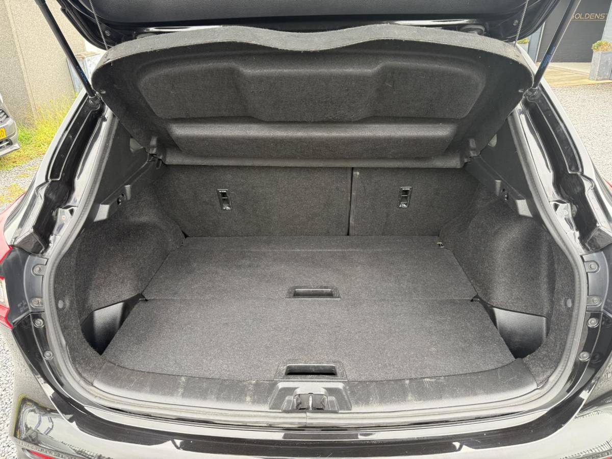 Nissan QASHQAI Nissan Qashqai 1.3 DIG-T Tekna + 2e Eigenaar,Pano,Navi,Camera,Trekhaak,Stoelverwarming,Clima,Cruise,Pdc V+A,Keyless,Halfleder,Dealer Onderhouden,Apk tot 03-2028