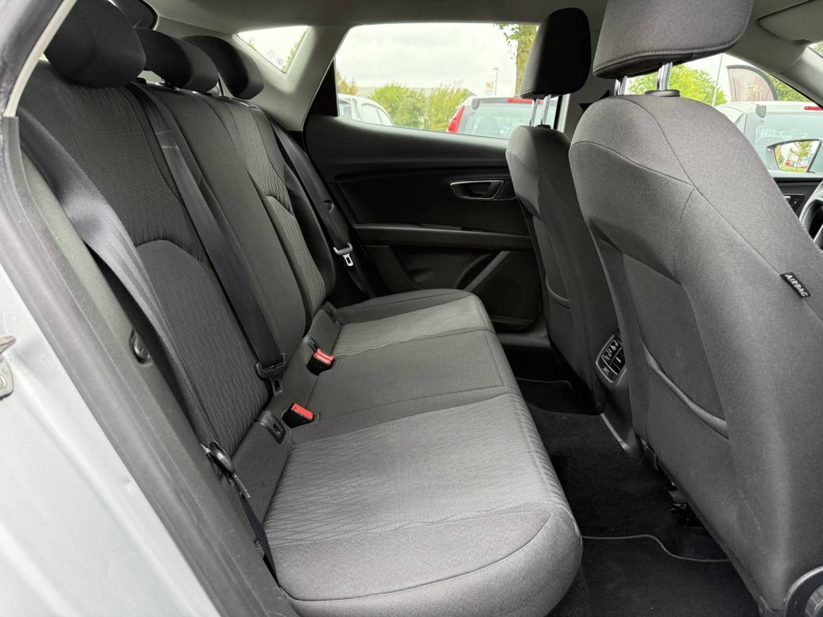 SEAT Leon SEAT Leon 1.4 TSI Style 2e Eigenaar,Trekhaak,Clima,Cruise,6 Bak,Lm velgen,123pk,Apk tot 03-2027