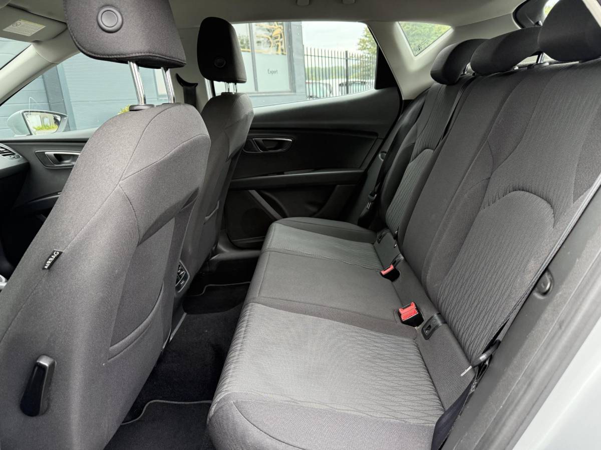 SEAT Leon SEAT Leon 1.4 TSI Style 2e Eigenaar,Trekhaak,Clima,Cruise,6 Bak,Lm velgen,123pk,Apk tot 03-2027