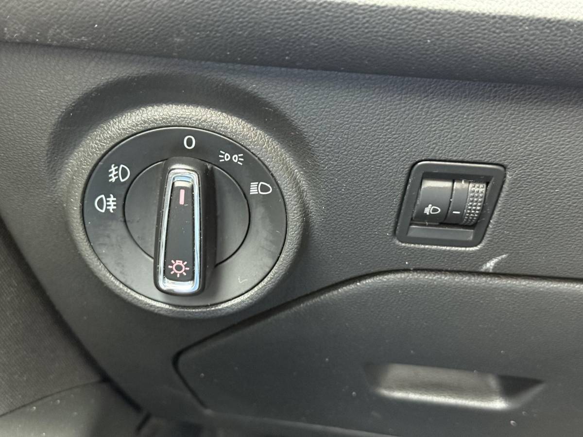 SEAT Leon SEAT Leon 1.4 TSI Style 2e Eigenaar,Trekhaak,Clima,Cruise,6 Bak,Lm velgen,123pk,Apk tot 03-2027