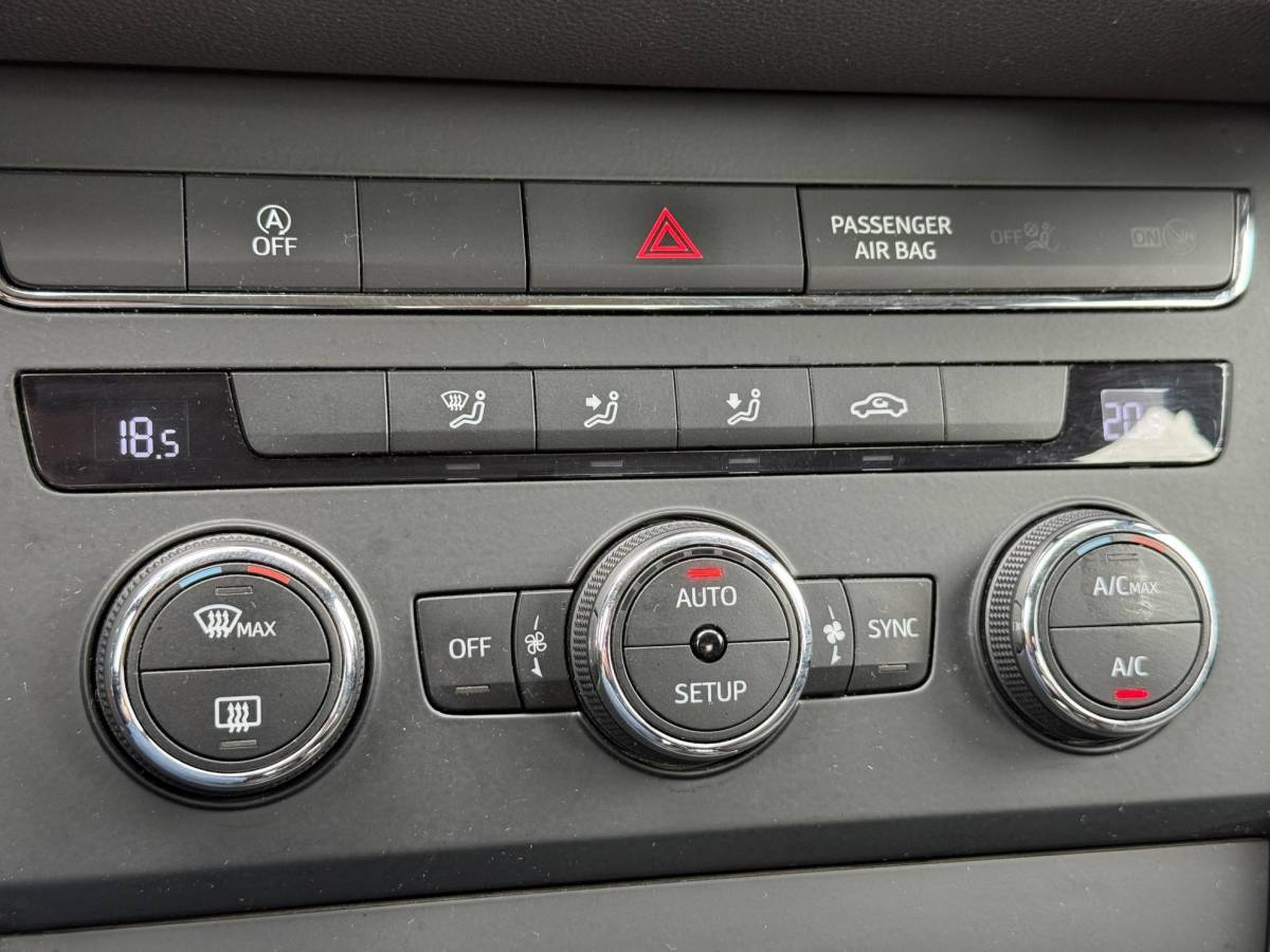 SEAT Leon SEAT Leon 1.4 TSI Style 2e Eigenaar,Trekhaak,Clima,Cruise,6 Bak,Lm velgen,123pk,Apk tot 03-2027