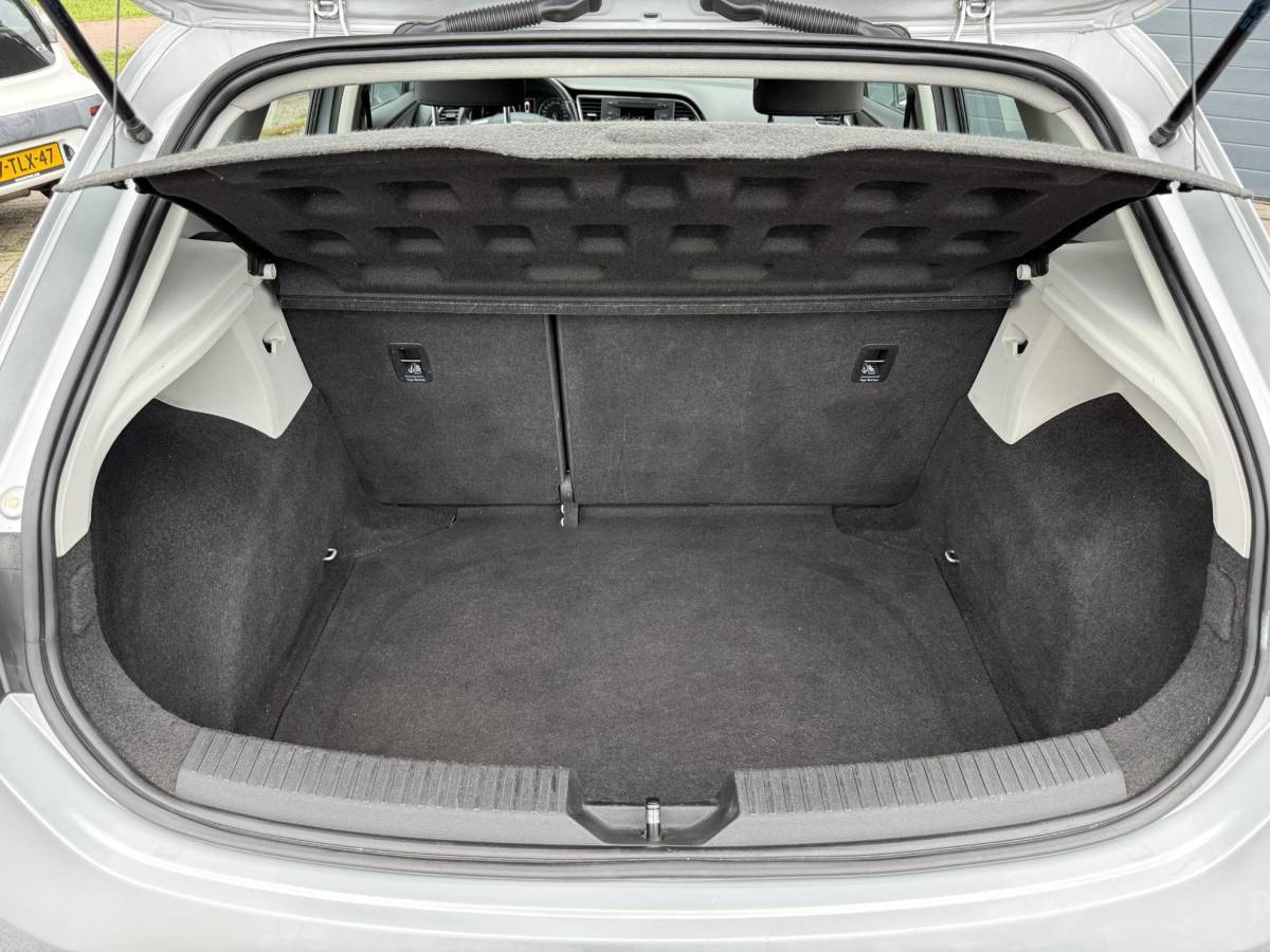 SEAT Leon SEAT Leon 1.4 TSI Style 2e Eigenaar,Trekhaak,Clima,Cruise,6 Bak,Lm velgen,123pk,Apk tot 03-2027