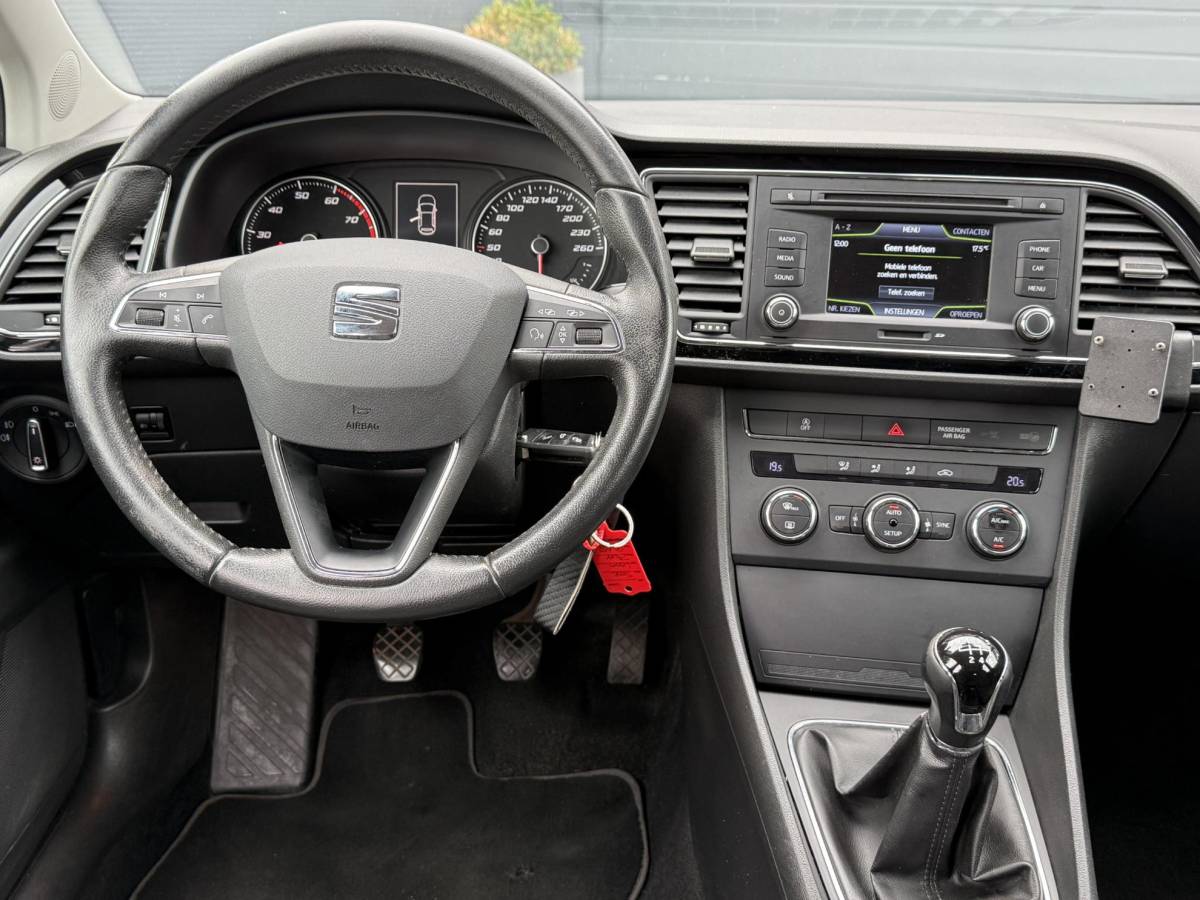 SEAT Leon SEAT Leon 1.4 TSI Style 2e Eigenaar,Trekhaak,Clima,Cruise,6 Bak,Lm velgen,123pk,Apk tot 03-2027