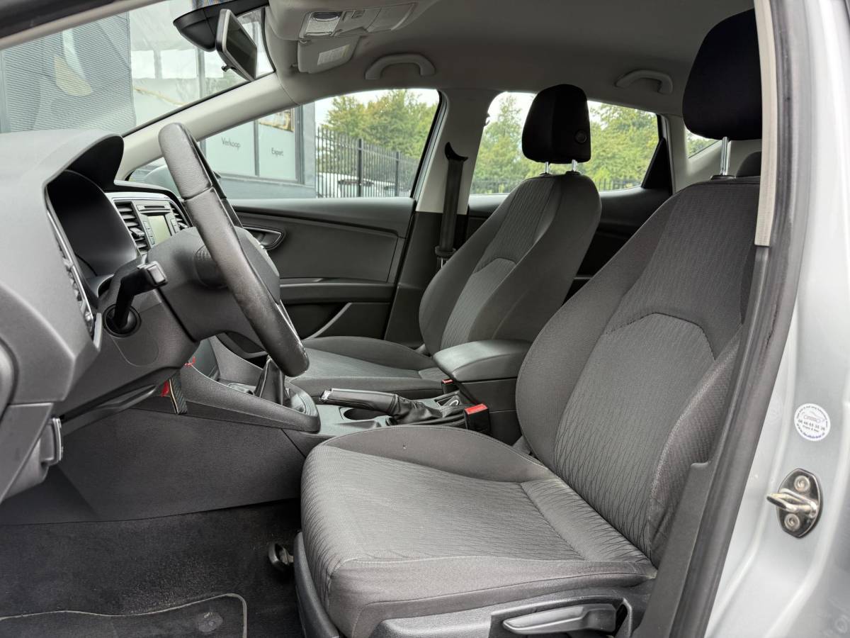 SEAT Leon SEAT Leon 1.4 TSI Style 2e Eigenaar,Trekhaak,Clima,Cruise,6 Bak,Lm velgen,123pk,Apk tot 03-2027