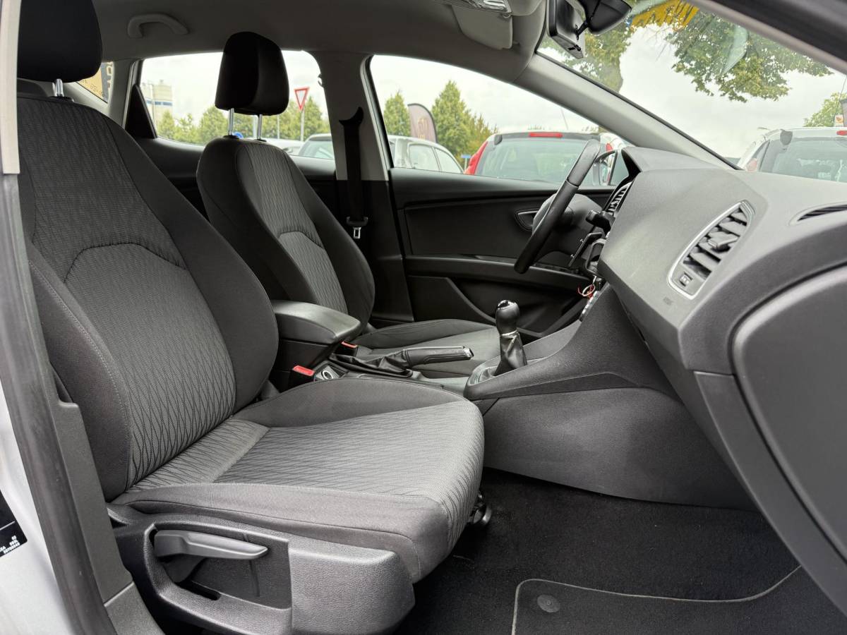 SEAT Leon SEAT Leon 1.4 TSI Style 2e Eigenaar,Trekhaak,Clima,Cruise,6 Bak,Lm velgen,123pk,Apk tot 03-2027