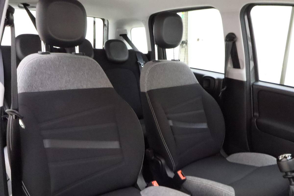 Fiat Panda Fiat Panda 1.0 Hybrid City Life | Navigatie via Carplay | 3 Zitplaatsen | Airco | Dakrails | Hoge instap | City functie  | Metaallak | Electrische ramen